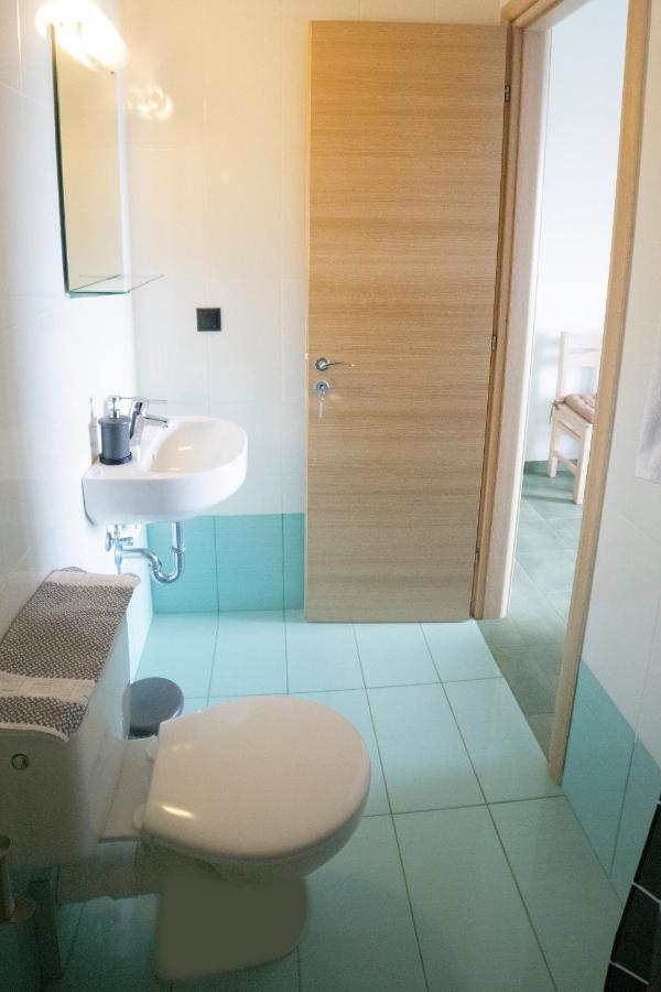 Eri Rooms To Let Raches  Экстерьер фото