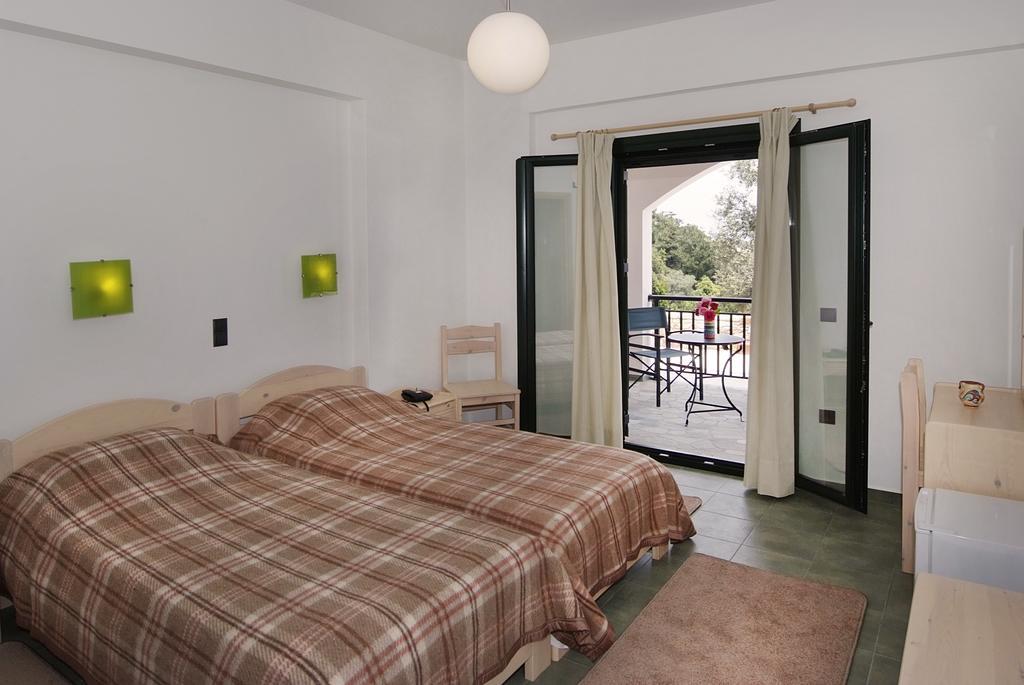 Eri Rooms To Let Raches  Экстерьер фото